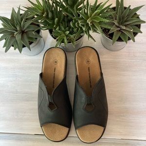 Vintage Black Tender Tootsies Cloud Lites Open Toe Mules. Size: 8.